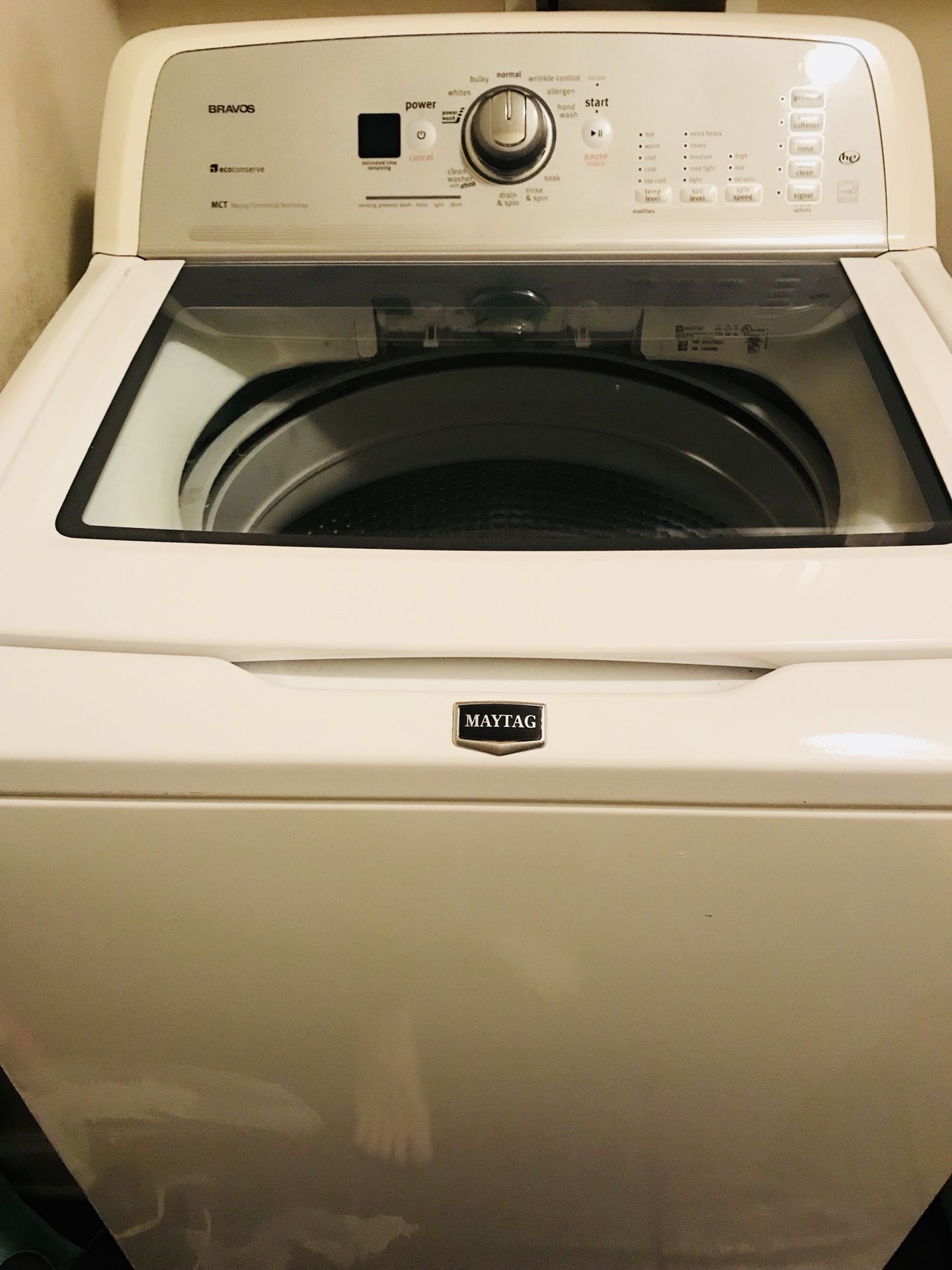 Washing machine. Maytag Model MVWX700XW1