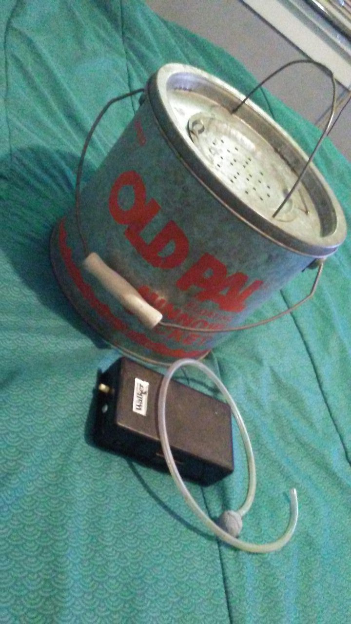 Old Pal minnow bucket