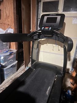 Life Fitness Treadmill