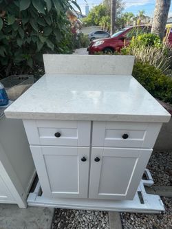 White shakers kitchen cabinet w granite top
