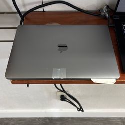 Apple laptop, MacBook Pro