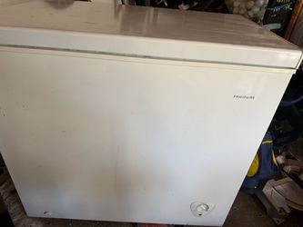 Frigidaire 7.2 cu ft Chest Freezer