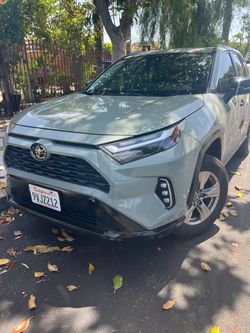 Toyota RAV4 SUV – Silver/Gray