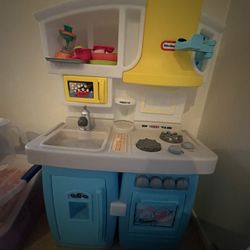 Little Tikes Play Kitchen