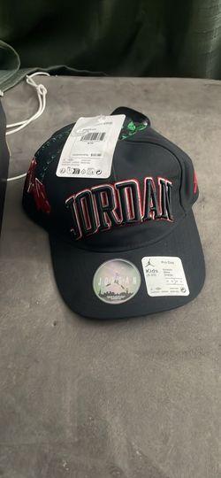 Jordan son of mars low ps size 11 sweatsuits one a large and one a medium hat fit for all