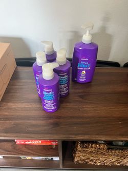 Brand new Aussie Miracle Moist hair products bundle. Unused extras/duplicates. Includes conditioners and detanglers. $10 cash only