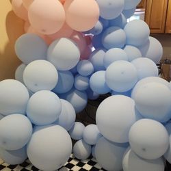 FREE balloon Garland Baby Shower Reveal Blue Pink
