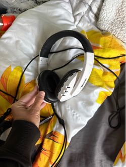 Wired headphones