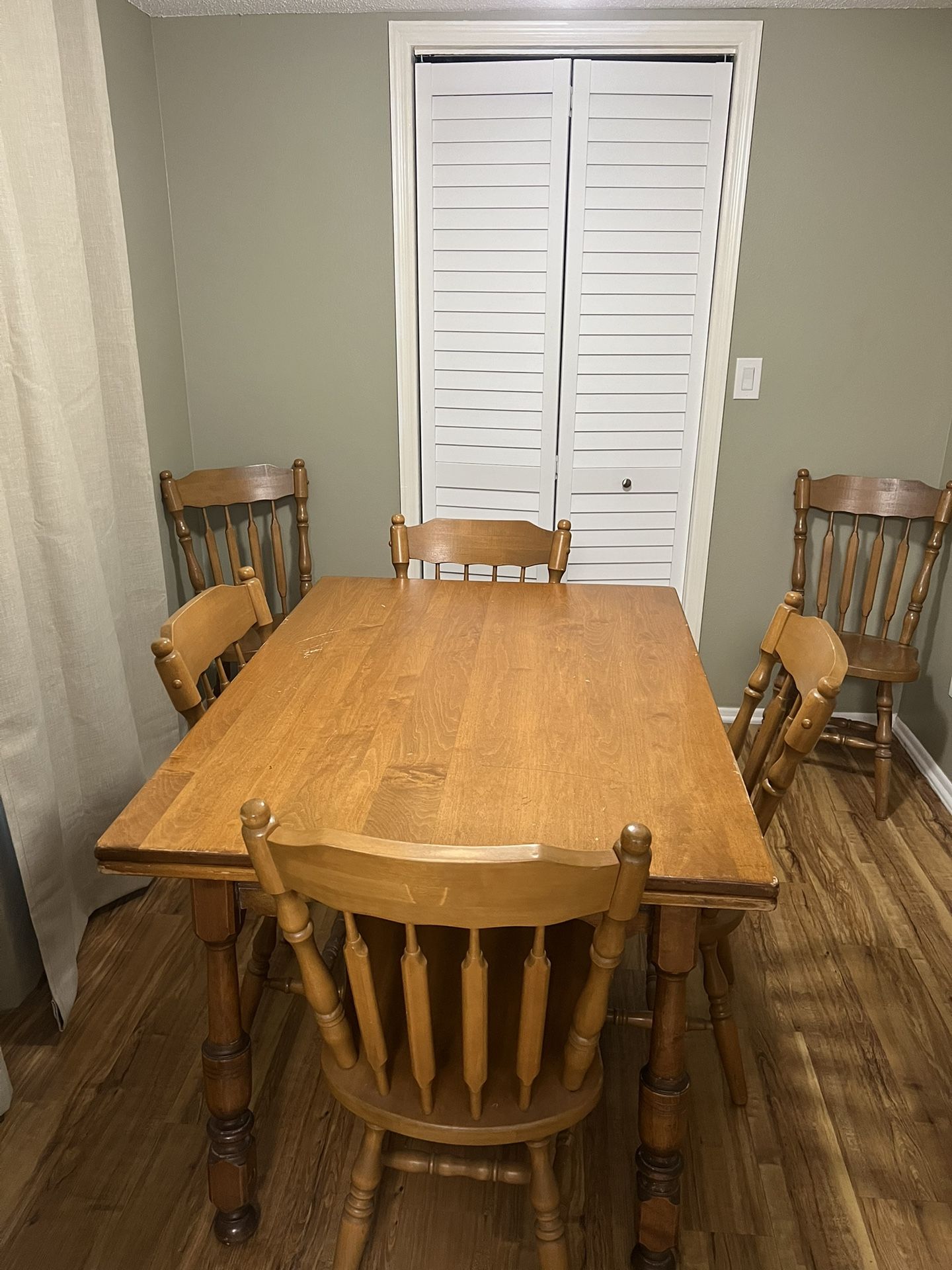 Solid Wood Kitchen Table and Chairs
