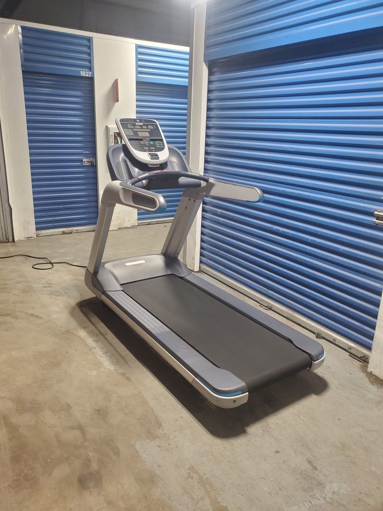 Precor TRM835 commercial grade treadmill ICAN DELIVER