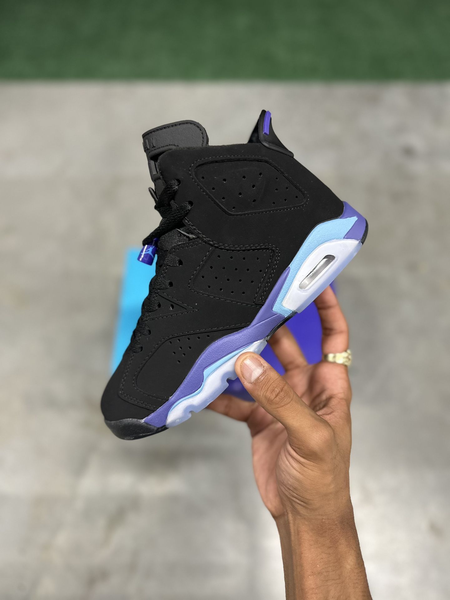 Women’s 7, Youth 5.5 - “Aqua” Jordan 6's 🌊