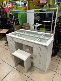 9-Drawer LED Makeup Vanity