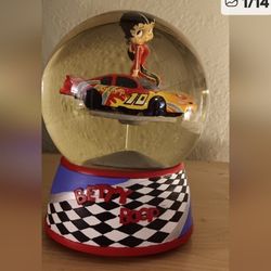 Betty Boop Water Globe 2005 Plays Tune "On The Road Again"