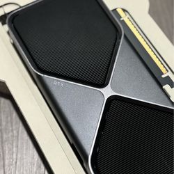 NVIDIA RTX 5070 Founders Edition Graphics Card – Like New, Complete Box