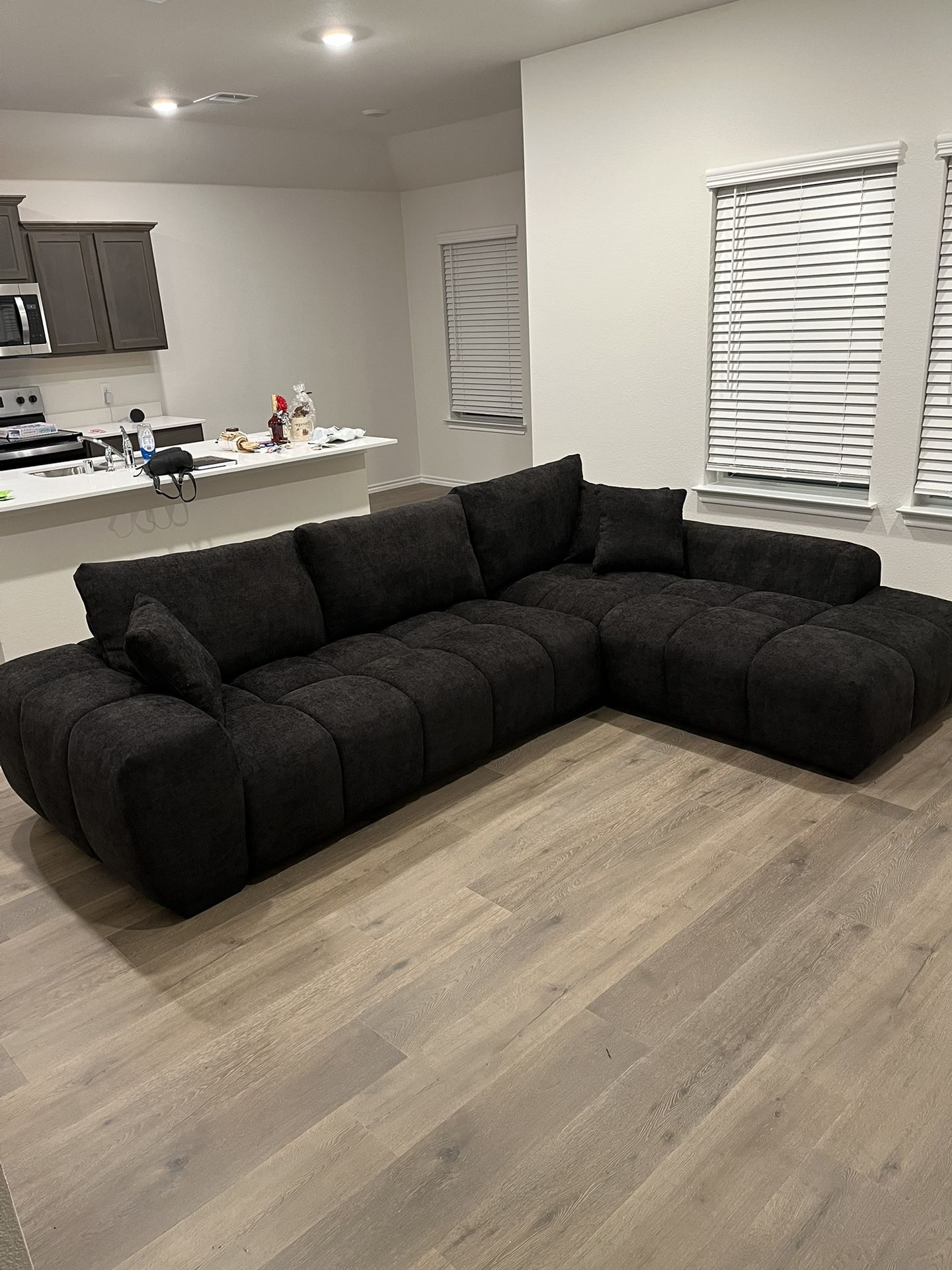 Manhattan Sectional (Black)