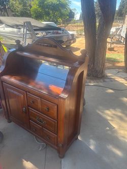 Dresser cabinet