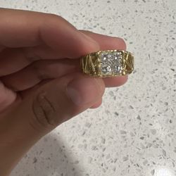 Gold nugget ring with diamonds 