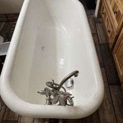 Cast Iron Clawfoot tub