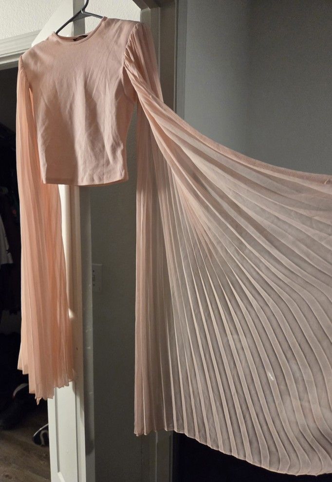 Small Crop Top With Long Sleeves