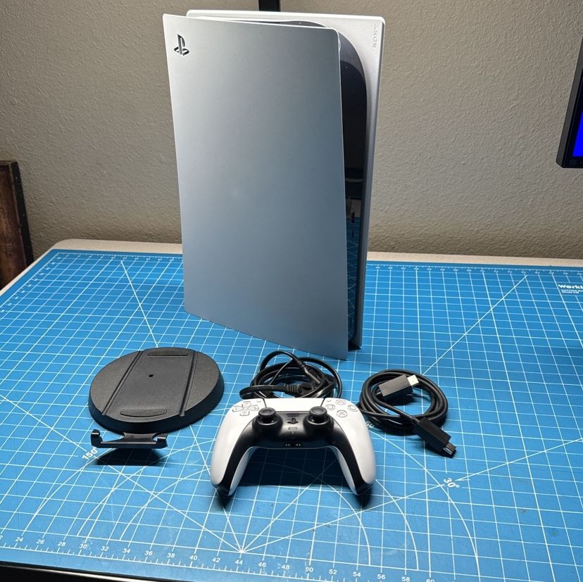 PS5 - 850GB with Remote
