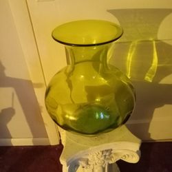 beautiful  green vase