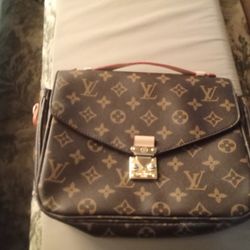 Louie Vuitton Pochette Metis Handbag 