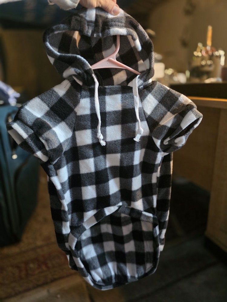 8 Size 4x Dog Sweaters