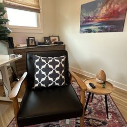BRAND NEW Chair & Table Used For Stagging