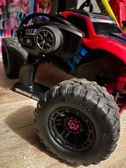 Traxxas Maxx with battery and charger
