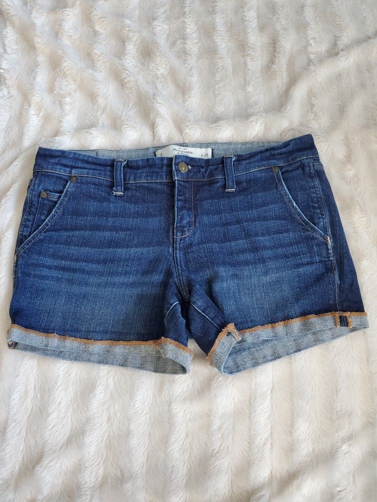 ABERCROMBIE & FITCH ~ "PERFECT STRETCH" DENIM SHORTS!