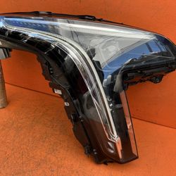 2019 - 2023 CADILLAC XT4 RIGHT PASSENGER SIDE LED HEADLIGHT OEM (contact info removed)2