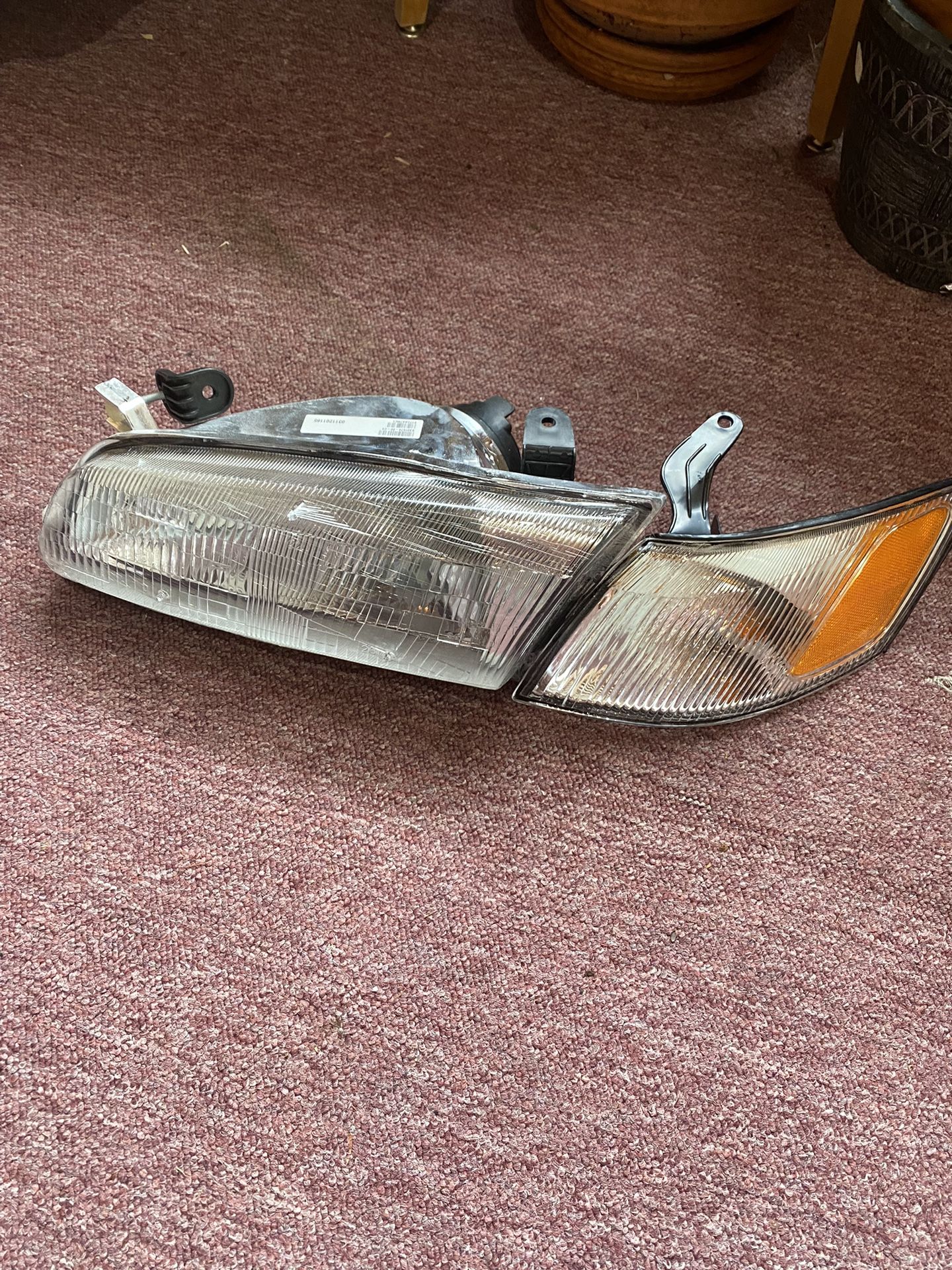 Left Head Light For 1999 Toyota Camry lE