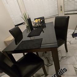 table and 4 chairs 