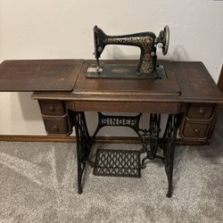 Singer 1918 treadle Sewing machine