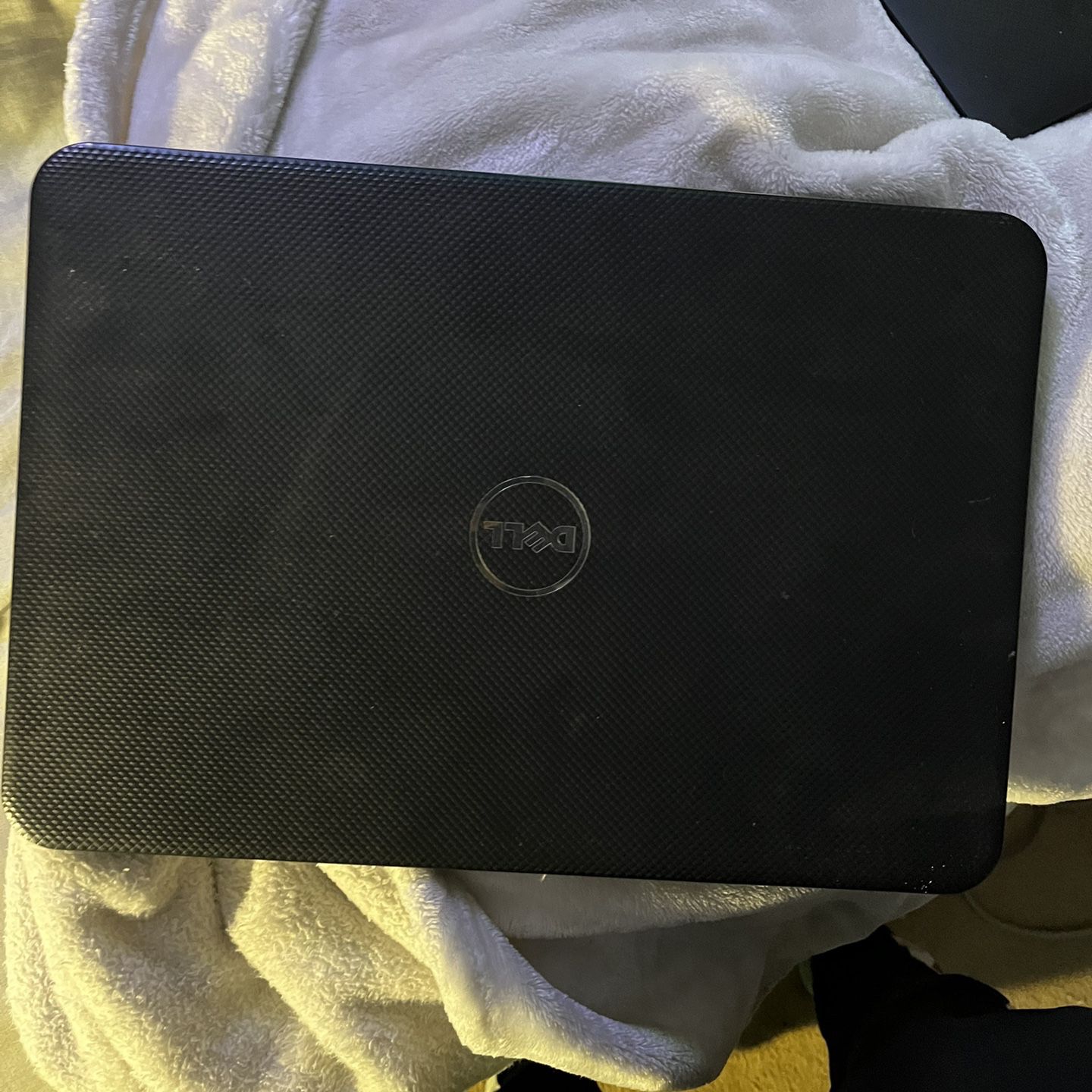 DELL 18” Notebook (Missing Charger)