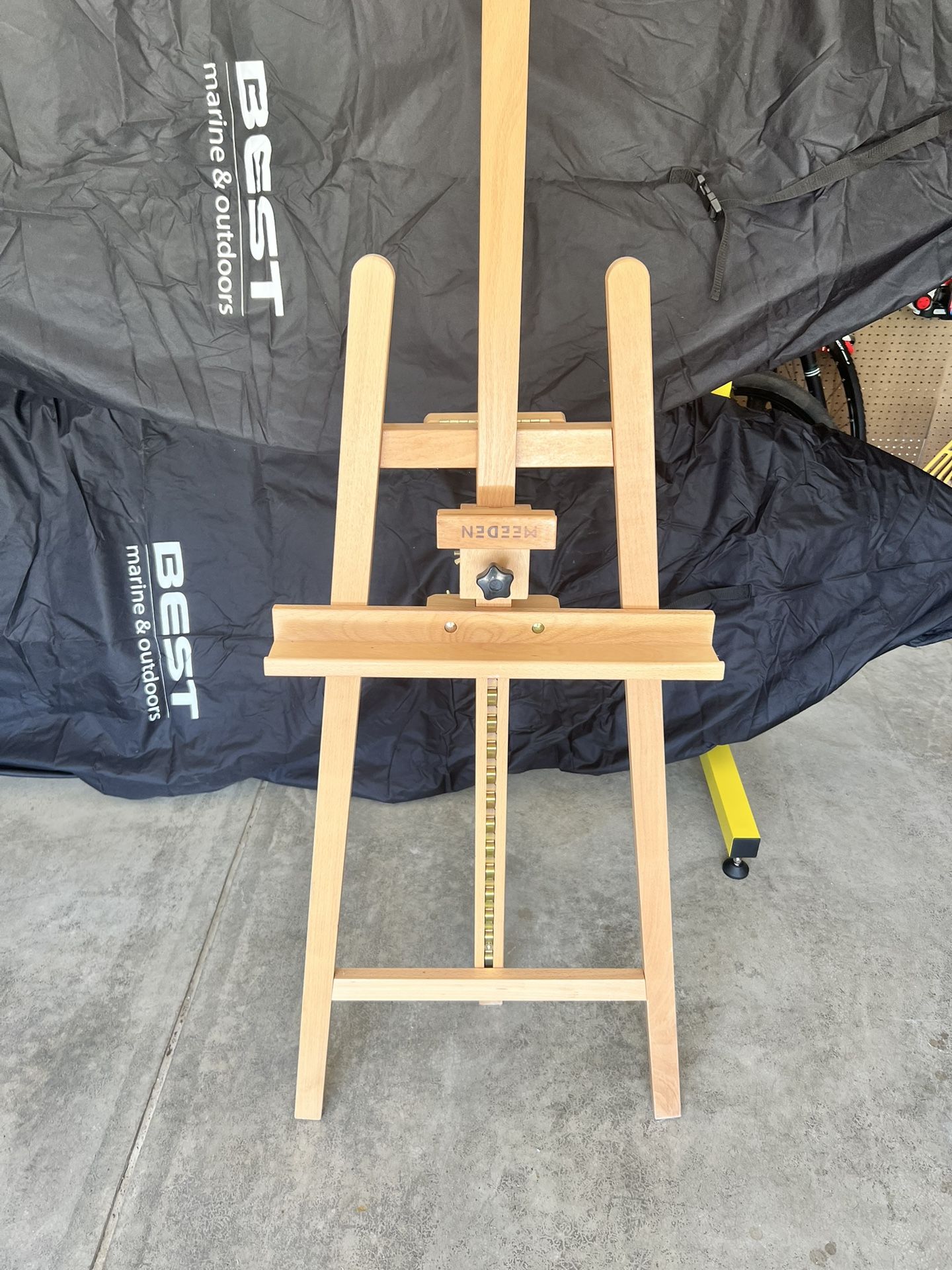 Easel