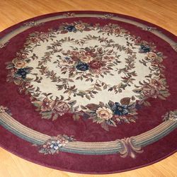 Round 7.7’ Area Rug