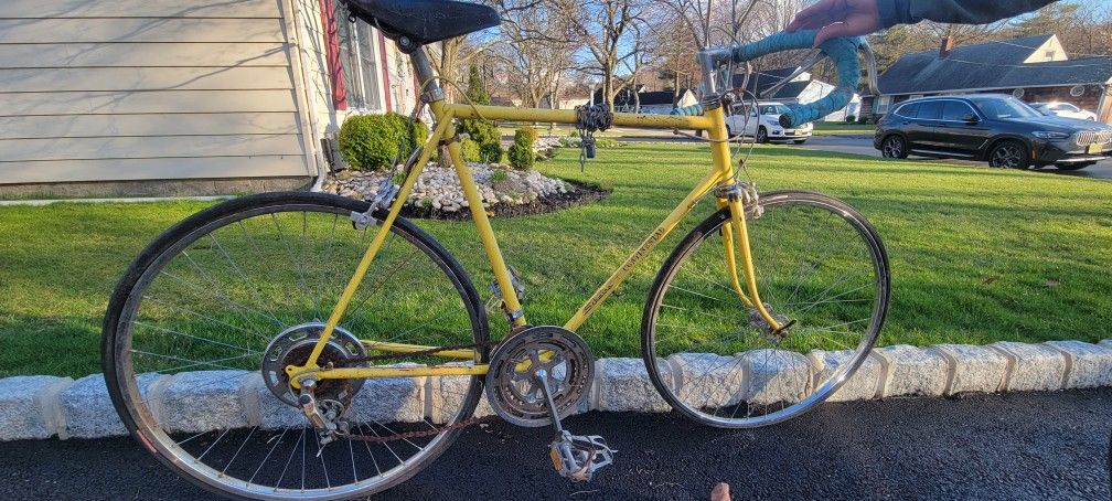 Vintage Yellow Schwinn Continental 10 Speed OBO