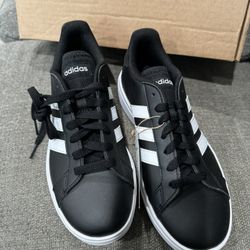 Adidas Shoes- Size 7- NIB