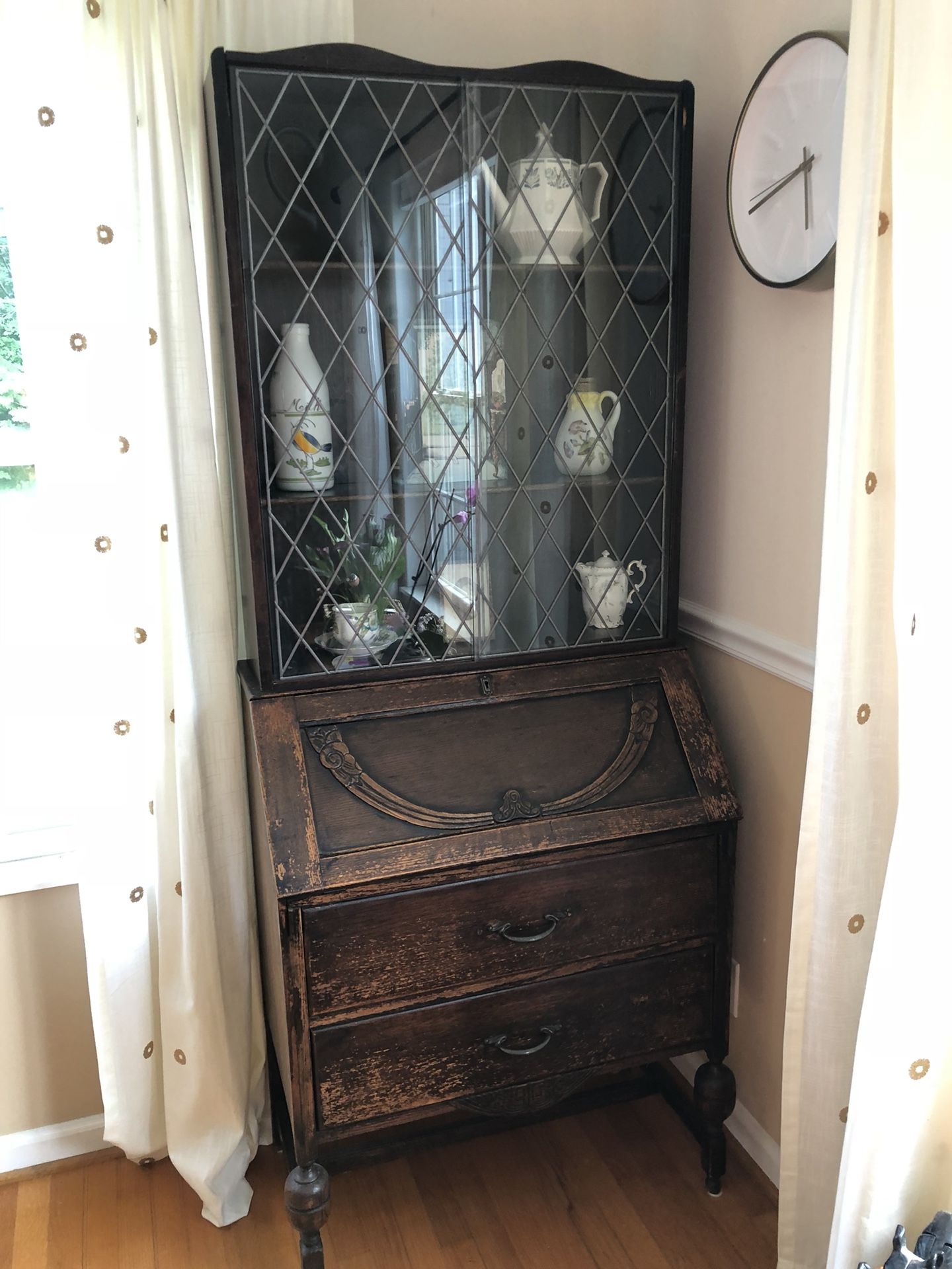 Antique Leaded Glass Hutch/China Cabinet