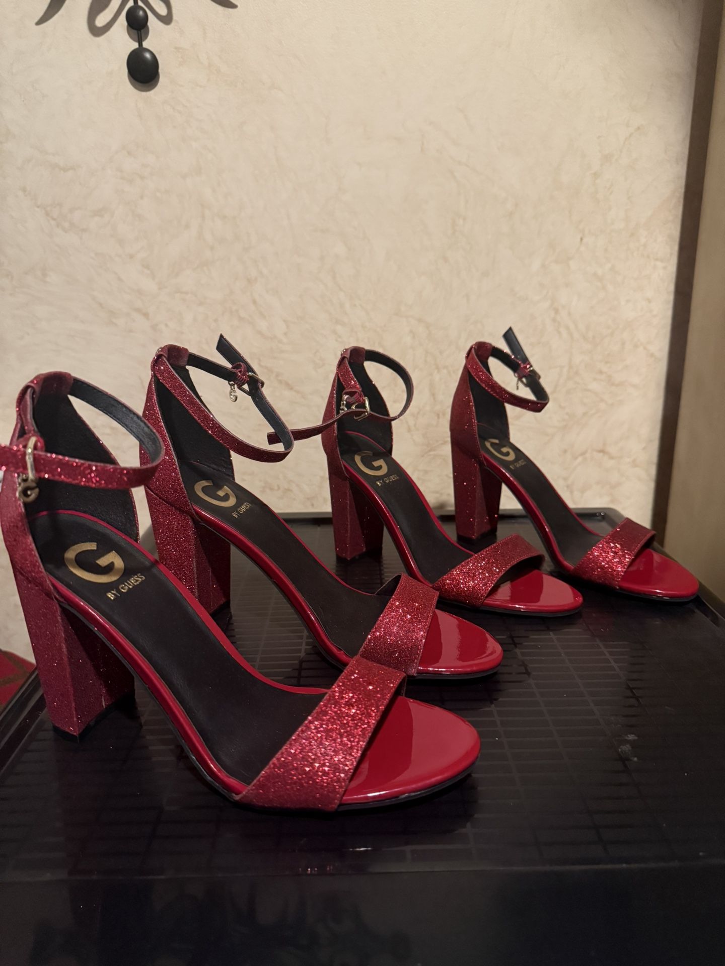 Guess Sparkle Shoes(RED)