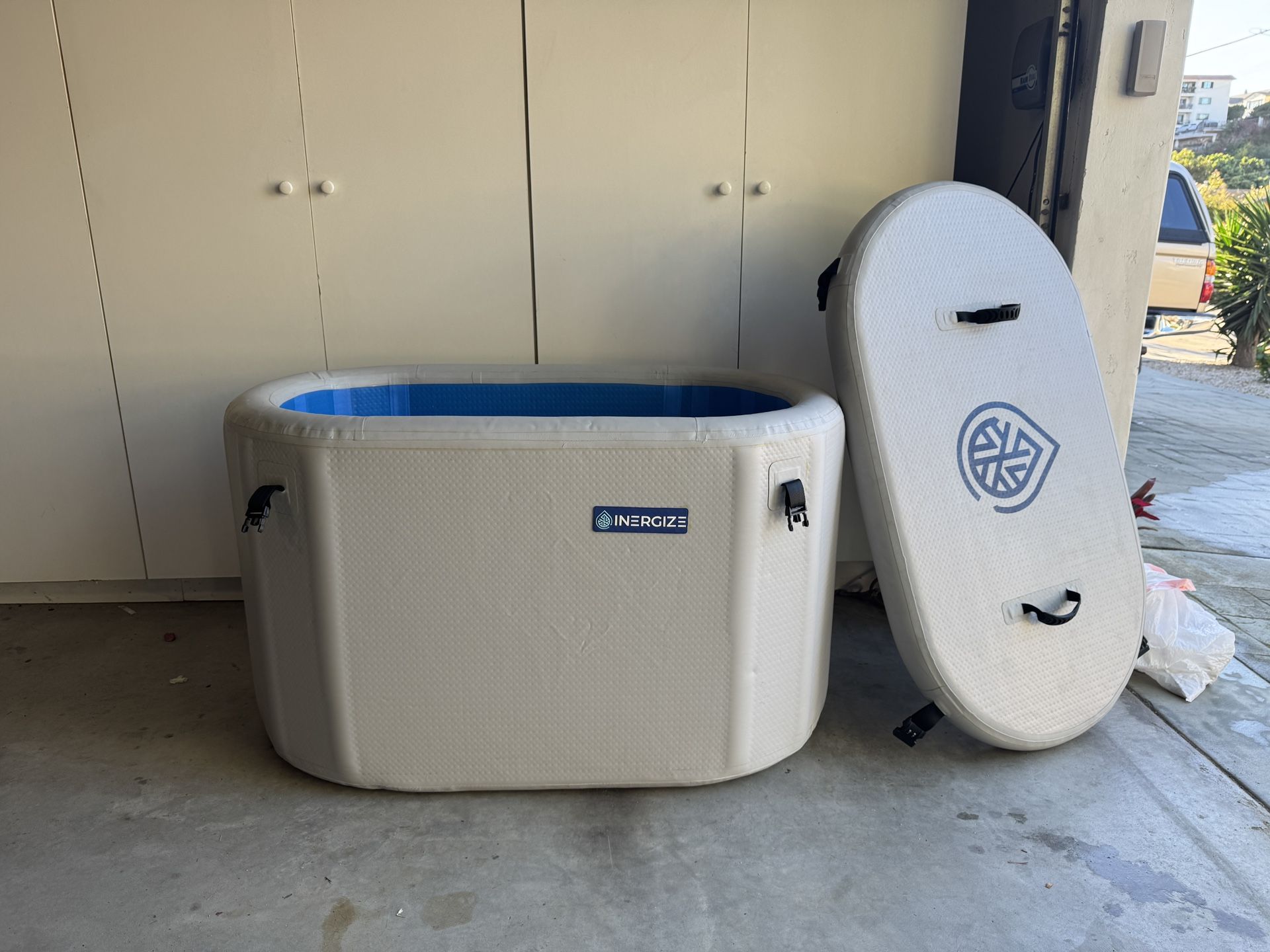 Inergize Cold Plunge Tub (Ultra-Insulated, Portable Ice Bath) — 4.3ft Footprint