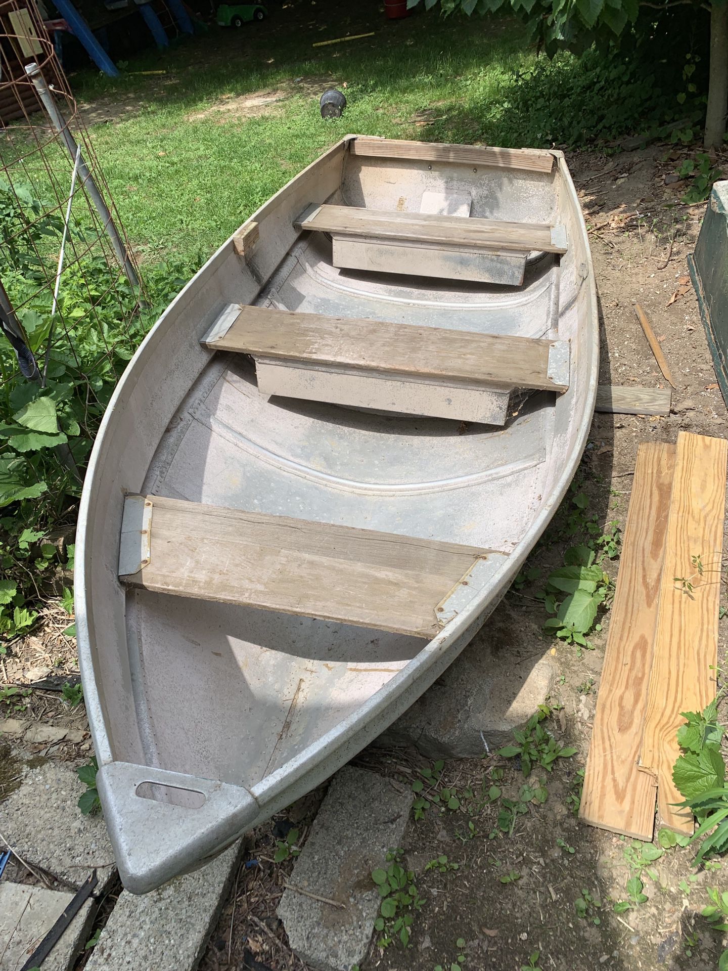 Aluminum row boat