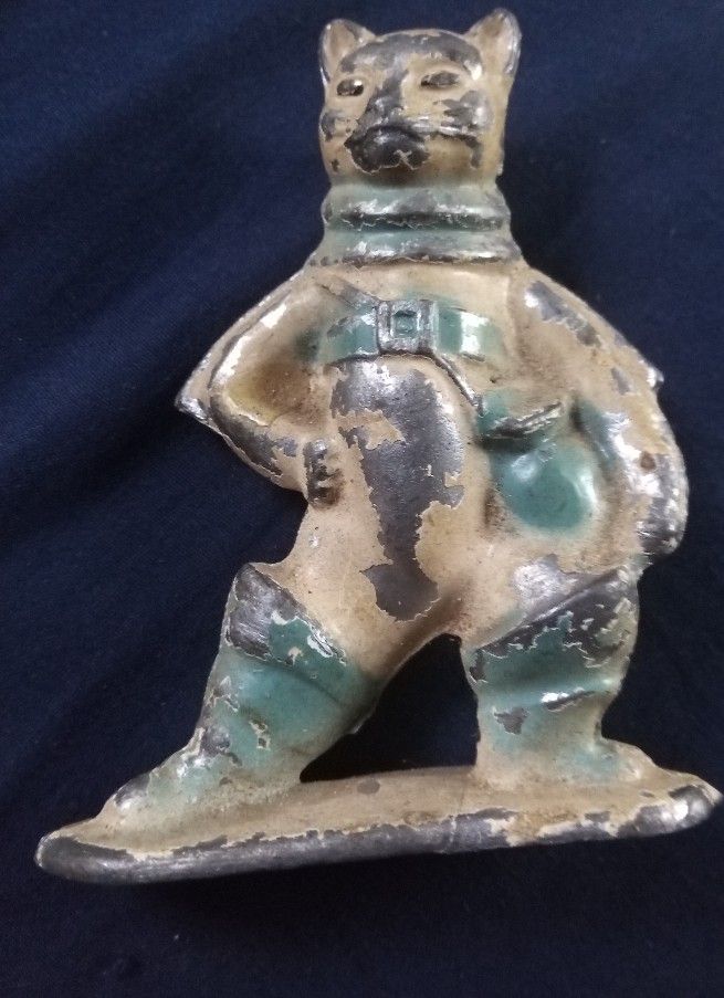 Here’s a clean little ad draft you could use:
---
For Sale – 1930s Puss in Boots Toy
Rare vintage Puss in Boots toy from the 1930s,