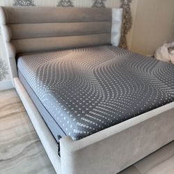 Beautiful modern upholstered platform bed w/ winged headboard and vertical channel tufting with Sealy Mattress - Excellent Condition- Retail: $5200