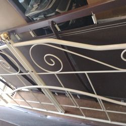 Metal Trundle Twin Bed With Matresses