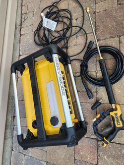 DEWALT
2100 PSI 1.2 GPM 13 Amp Cold Water Electric Pressure Washer with Internal Equipment Storage