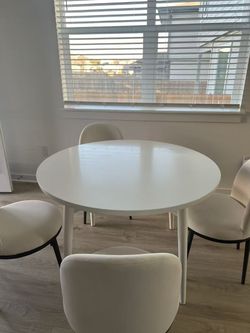 Pottery Barn / Williams Sonoma Willow White Round Dining