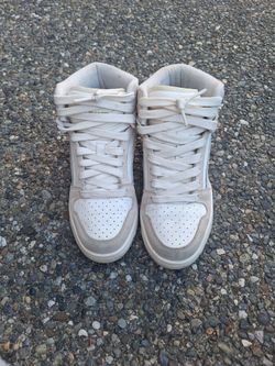 PUMA Rebound LayUp Mid/High-Top Sneakers: size 4.5