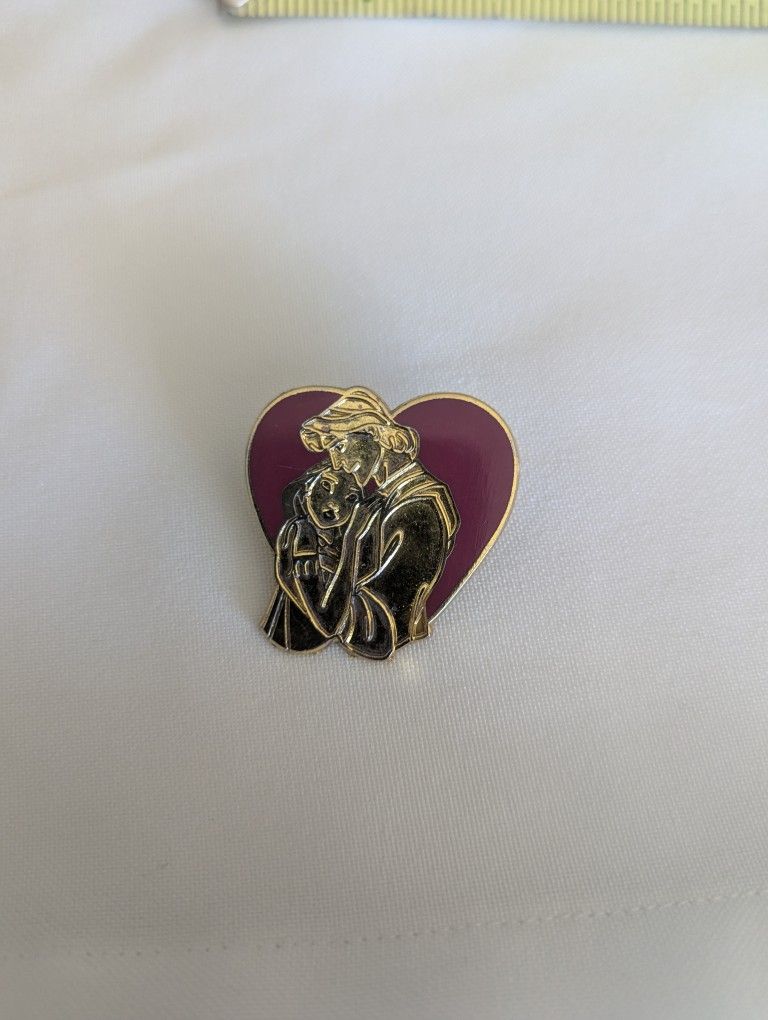 Disney Heart Pin Pocahontas And John Smith